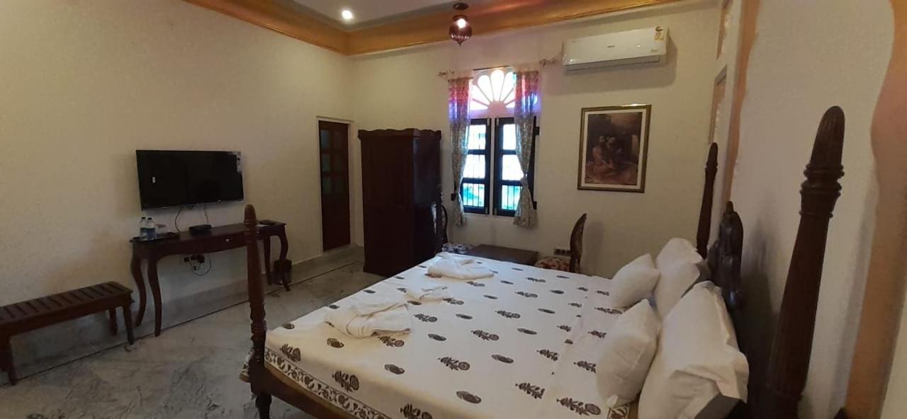 Hotel Raj Rajeshwari Haveli Dźajpur Zewnętrze zdjęcie